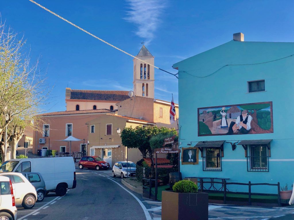 The small town of San Teodoro is the ideal starting point for all tours on the island. Photo: Sascha Tegtmeyer