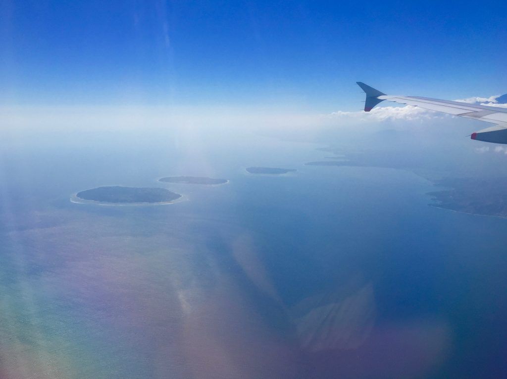 Wilkommen auf den Gilis und Lombok: Aus der Luft sehen sie aus wie drei Tropfen im Meer. Foto: Sascha Tegtmeyer