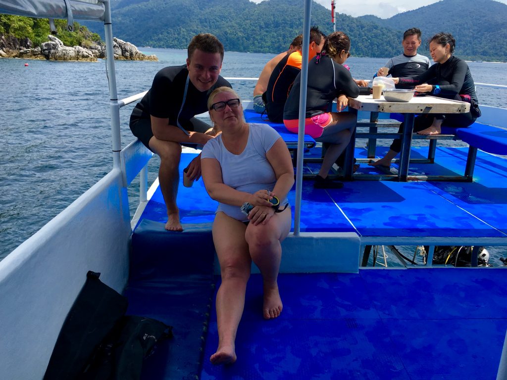 Auf dem Tagesboot der Ocean Pro Divers geht es entspannt zu. Foto: Sascha Tegtmeyer