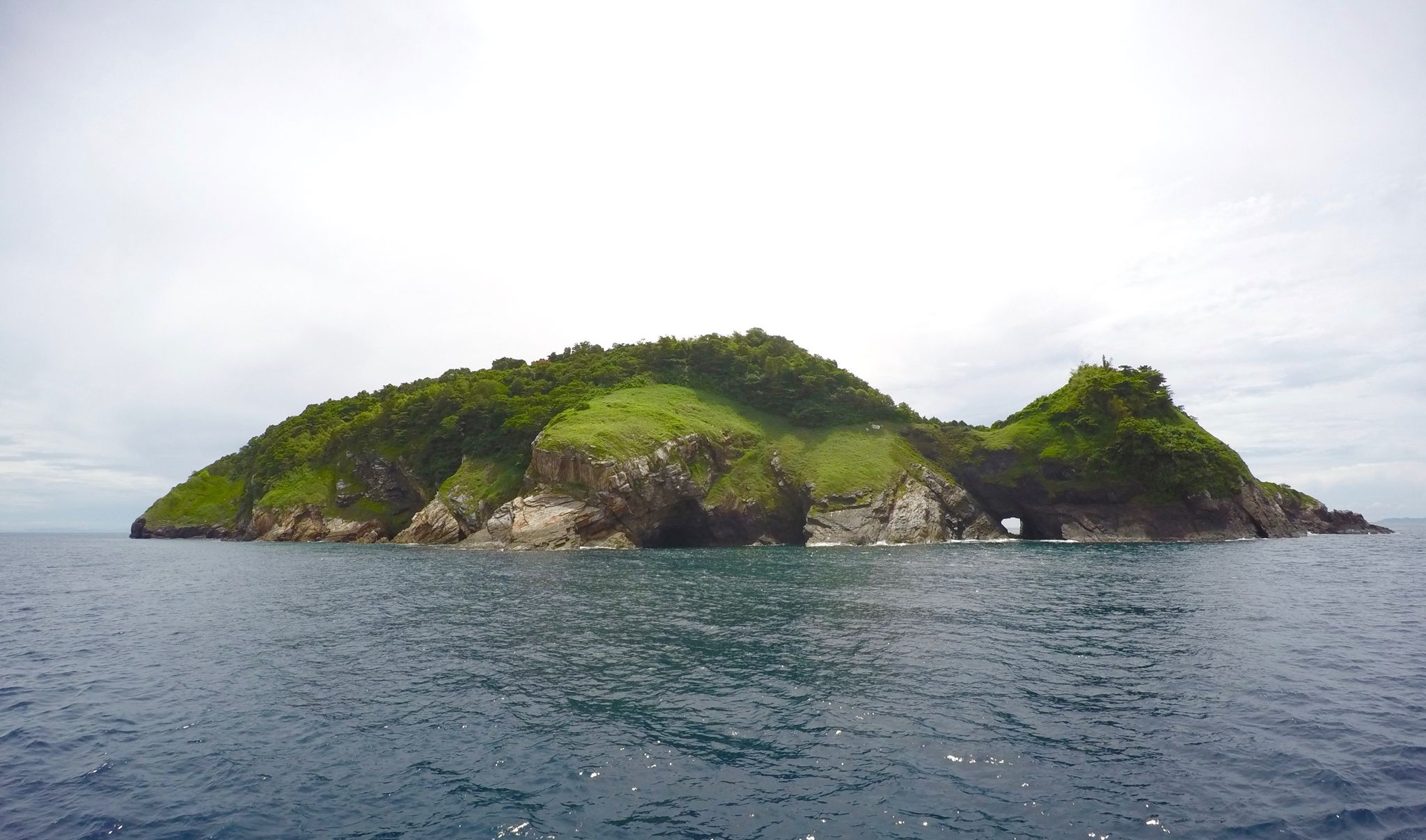 Koh Bon: Lors d'un safari de plongée avec la Genesis I de Sea Bees Diving, nous conduisons sur les plus beaux sites de plongée de la mer d'Andaman, depuis les îles Similan jusqu'aux îles Surin. Photo: Sascha Tegtmeyer