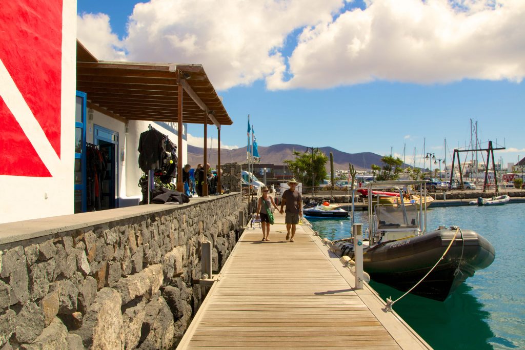 Em Lanzarote para mergulho: O Canary Island é perfeito para os entusiastas de desportos aquáticos e quem quer apenas umas férias relaxantes. Foto: Sascha Tegtmeyer