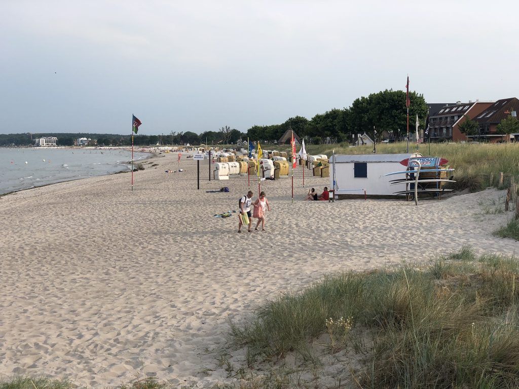 Surf school in Haffkrug (just before Scharbeutz): Here you can borrow boards or courses. Photo: Sascha Tegtmeyer