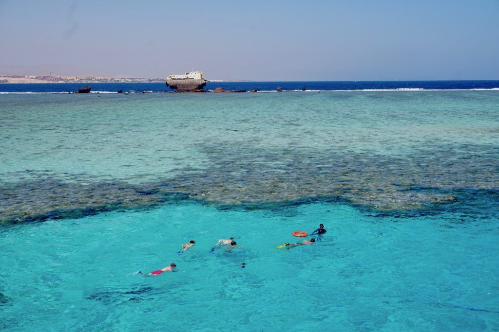 Ab ans Riff: Wer nach Ägypten reist, sollte sich als Taucher, Schnorchler oder Schwimmer ins Wasser begeben! Foto: Sascha Tegtmeyer