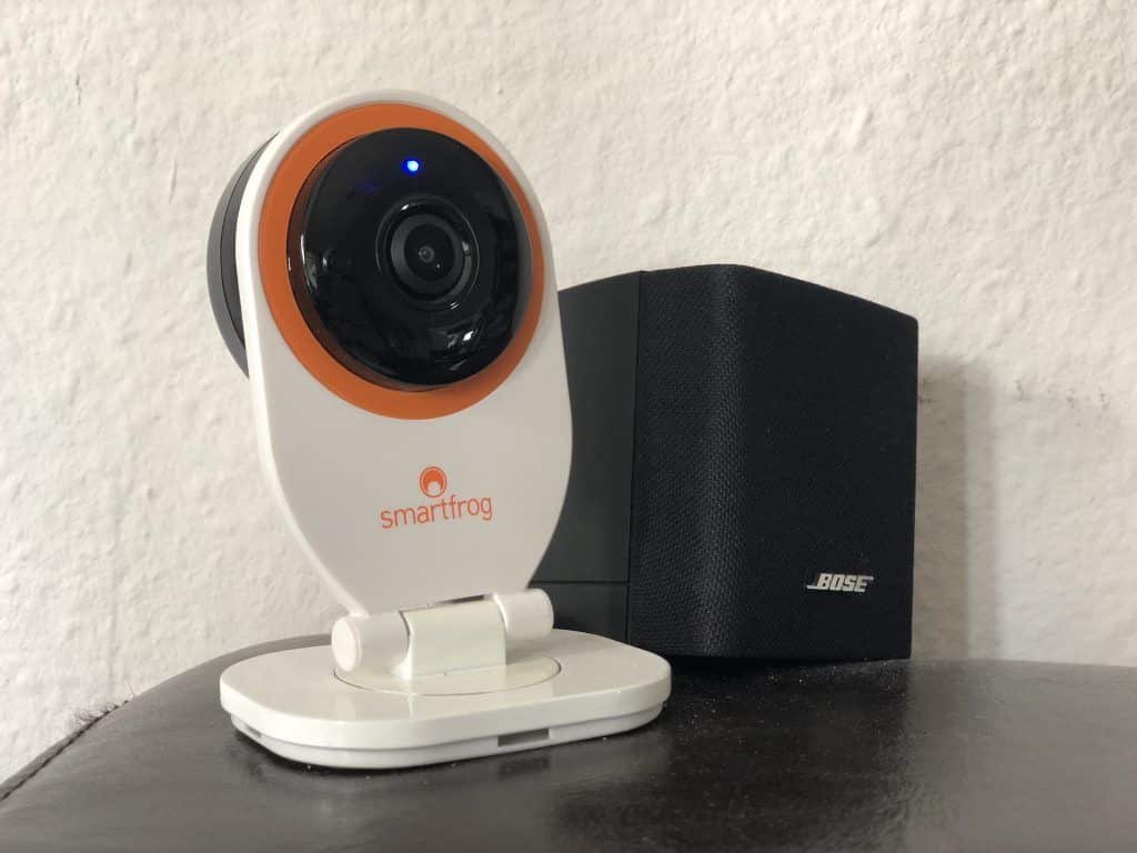La telecamera di sicurezza IP HD Smartfrog WLAN registra tutto in assenza di occupanti e informa su movimenti e rumori. Foto: Sascha Tegtmeyer