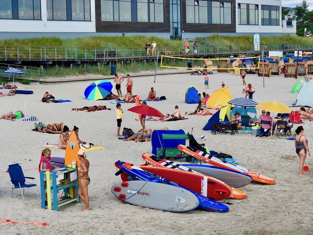 SUP in der Lübecker Bucht: Allein in Scharbeutz gibt es mehrere Vermietungen für Stand Up Paddle Boards. Weitere befinden sich in Haffkrug, Sierksdorf, Timmendorfer Strand und Niendorf/Ostsee. Foto: Sascha Tegtmeyer