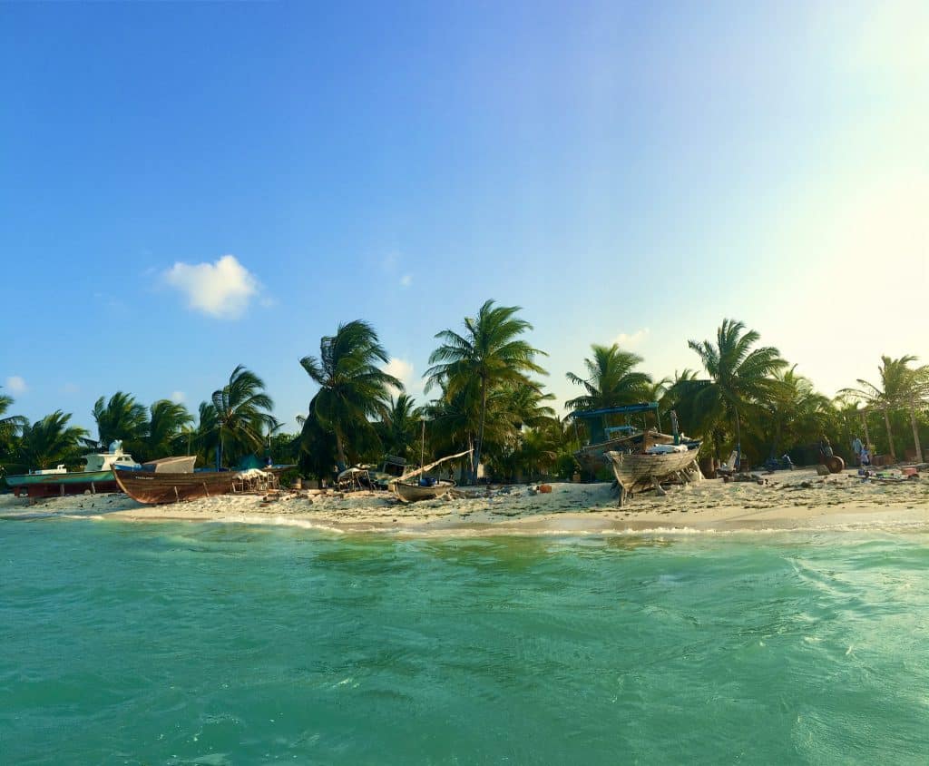 Podczas gdy wyspy kurortu są czystym luksusem, lokalne wyspy Malediwów są nieco bardziej rustykalne. Zdjęcie: Sascha Tegtmeyer