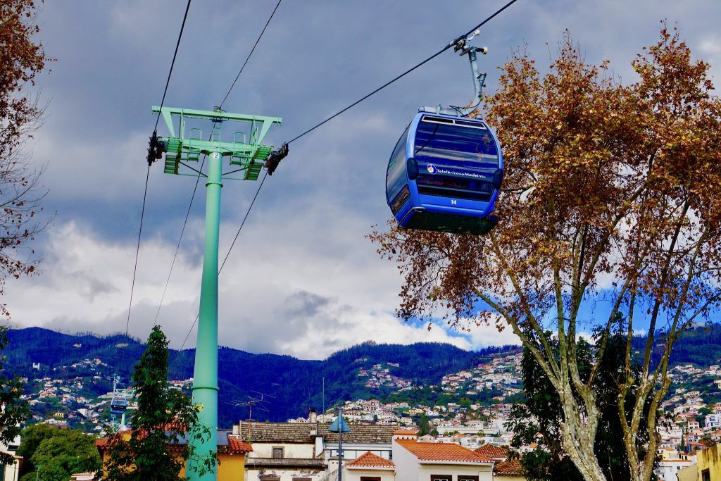 Mit der Seilbahn geht es von der Uferpromenade in Funchal hinauf zum Botanischen Garten. Foto: Sascha Tegtmeyer