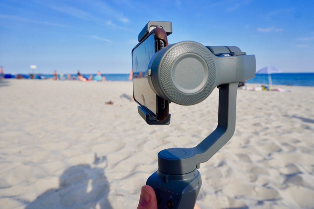 DJI Osmo Mobile 2 im Test – mit Smartphone-Gimbal mehr Stabilität im Urlaub? 5 Beim Osmo Mobile 2 Stabilizer wird das Smartphone über drei Achsen austariert und gerade gehalten. Foto: Sascha Tegtmeyer