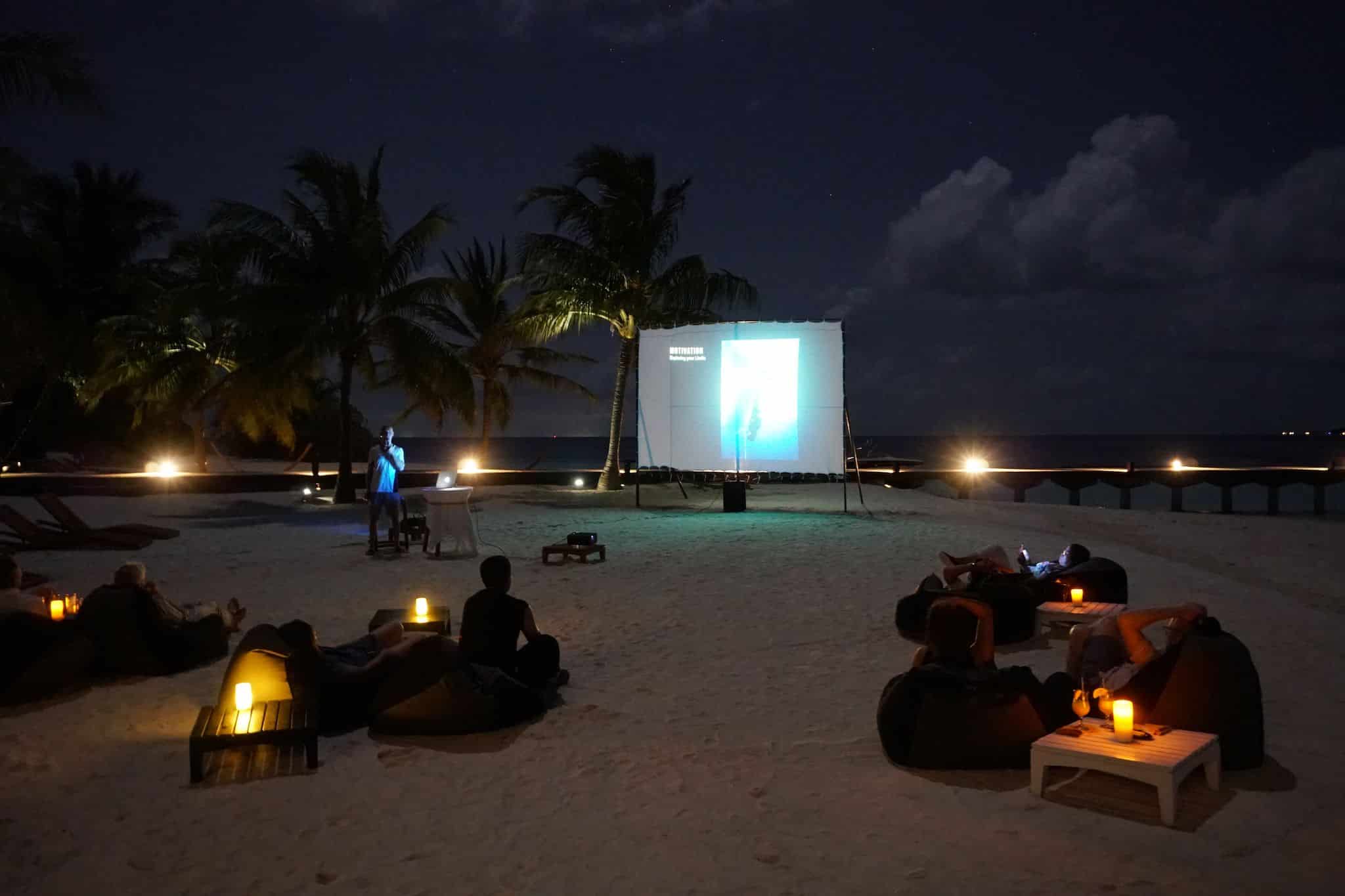 Vortrag von Herbert Nitsch auf den Malediven. Foto: Sascha Tegtmeyer