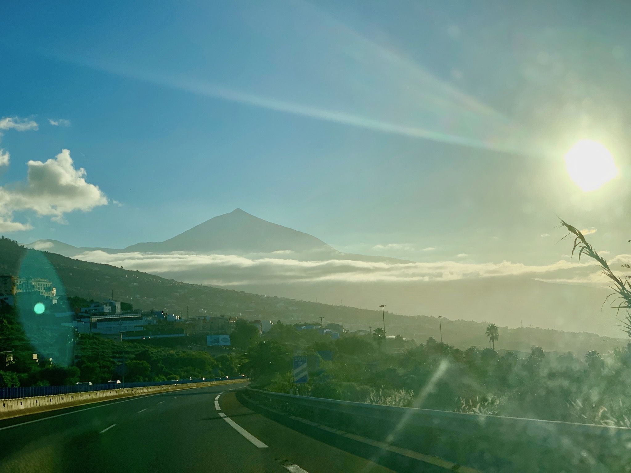 Nada más pasar el altiplano del norte de Tenerife te esperan unas vistas espectaculares de la cara norte de la isla. Foto de : Sascha Tegtmeyer