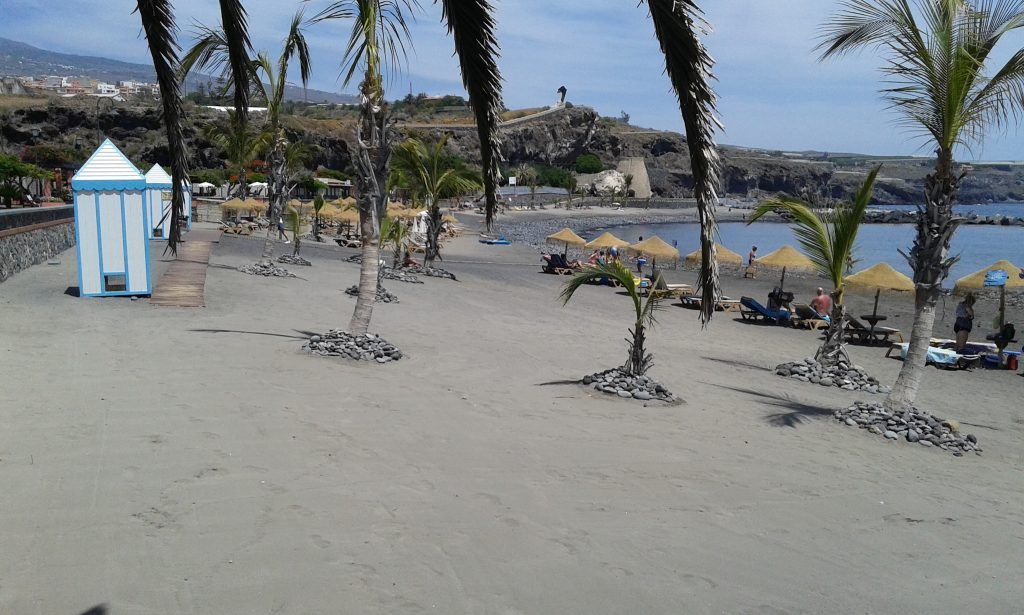 The beach of Playa San Juan - according to Tenerife travel guide author C. Jörg Metzner a real insider tip on the island. Photo: C. Jörg Metzner