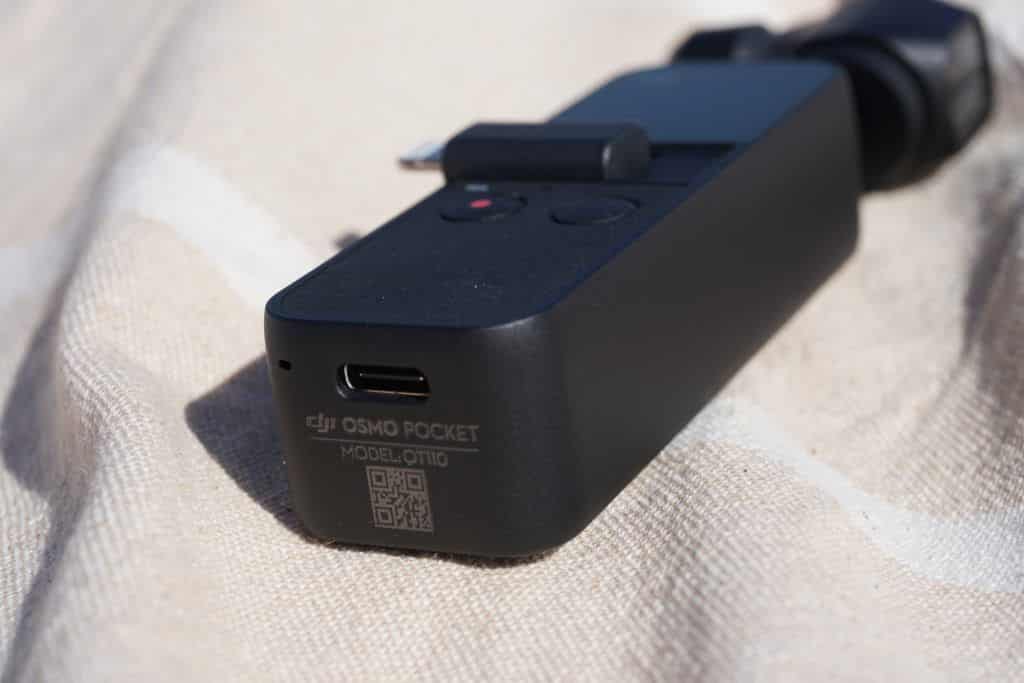 Der DJI Osmo Pocket besitzt einen aktuellen USB-C-Anschluss zum Laden. Foto: Sascha Tegtmeyer