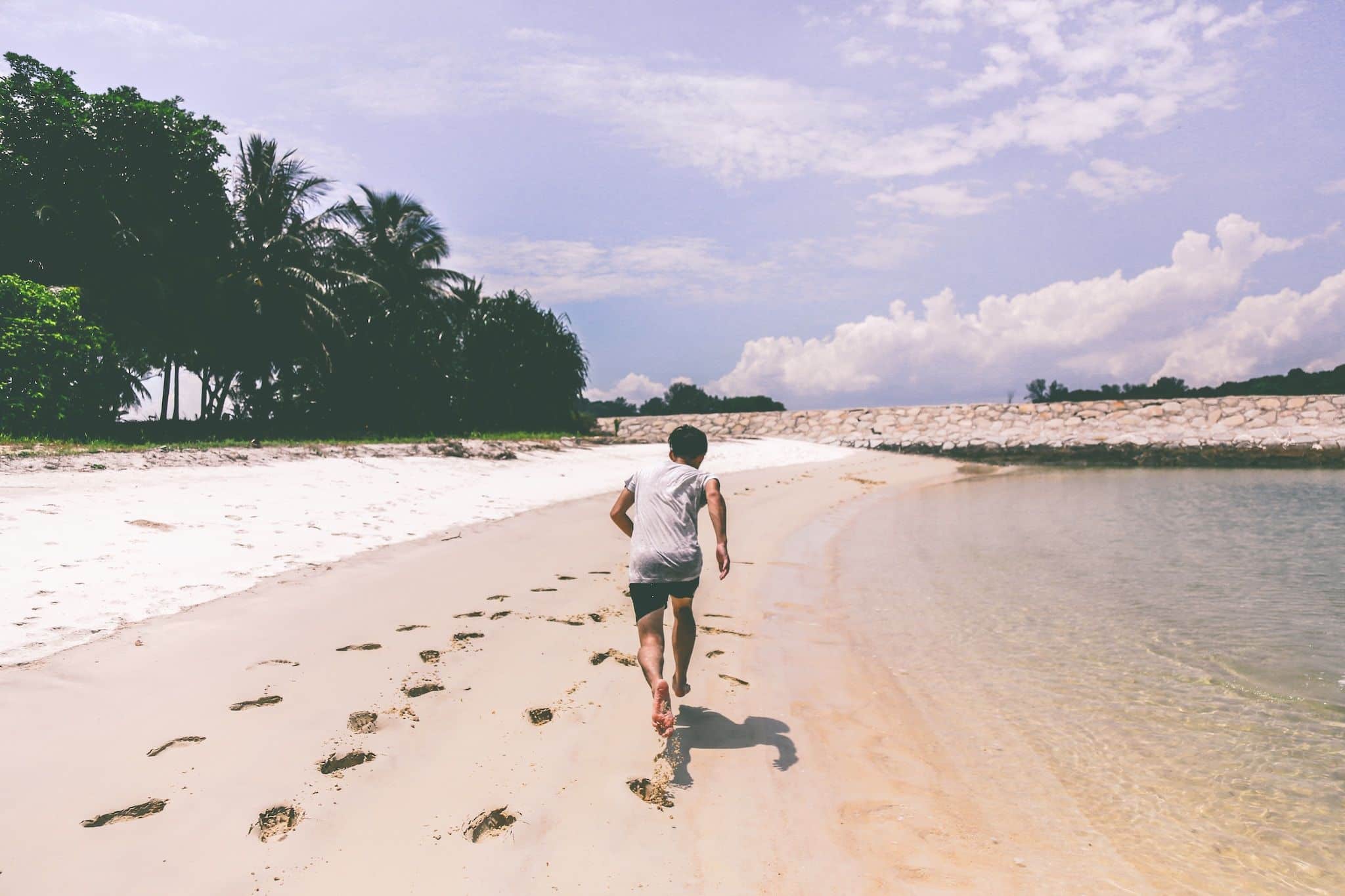 Joggen am Strand: Wir geben Euch viele Tipps und Tricks für den perfekten Strandlauf. Foto: Unsplash