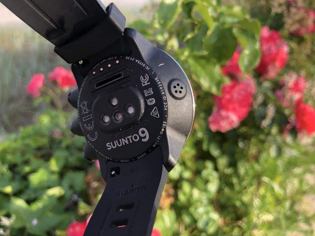 On the bottom of the Suunto 9 Baro are the sensors for heart rate measurement - which works very reliably and in real time. Photo: Sascha Tegtmeyer