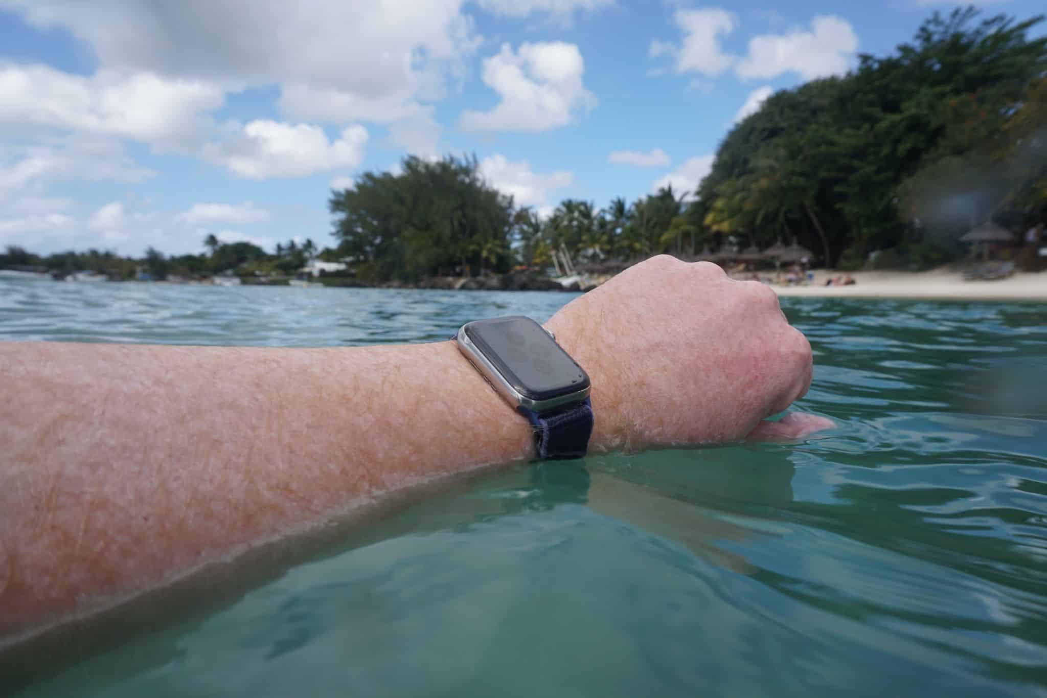 Mit der Apple Watch Series 5 beim Schnorcheln: Die Outdoor-Smartwatch hält Salzwasser, Sonne, Wärme und Co problemlos aus. Foto: Sascha Tegtmeyer