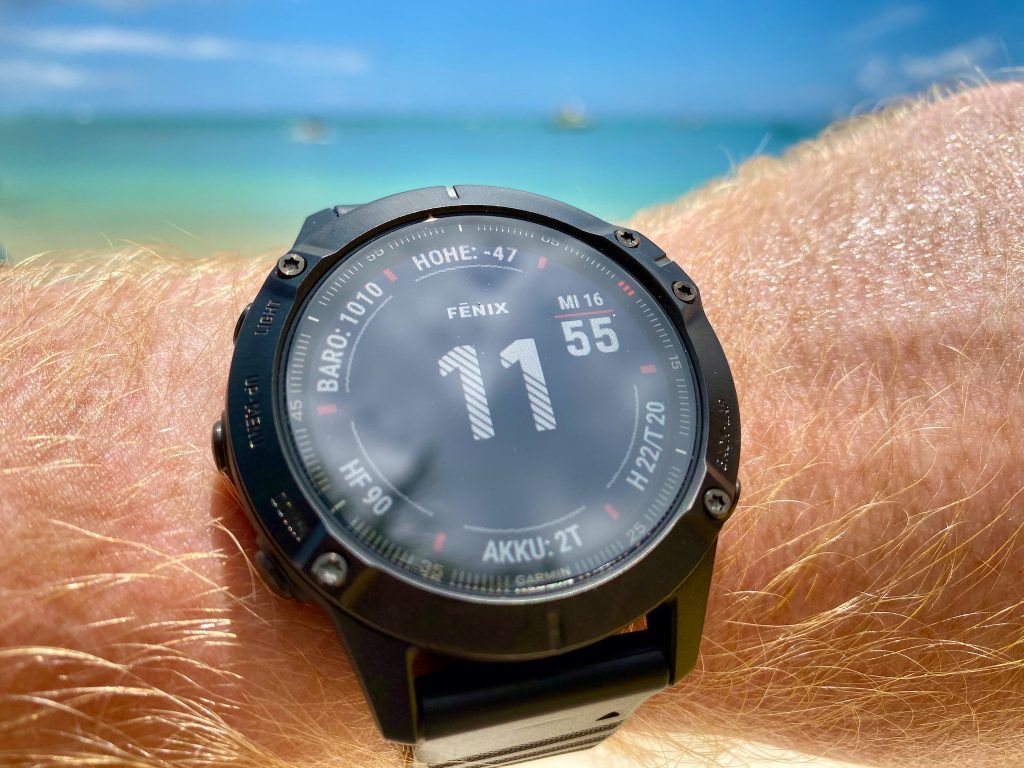 Das Standard-Watch-Face der Garmin fenix 6 Pro hält auf einen Blick eine ganze Menge Informationen bereit. Foto: Sascha Tegtmeyer