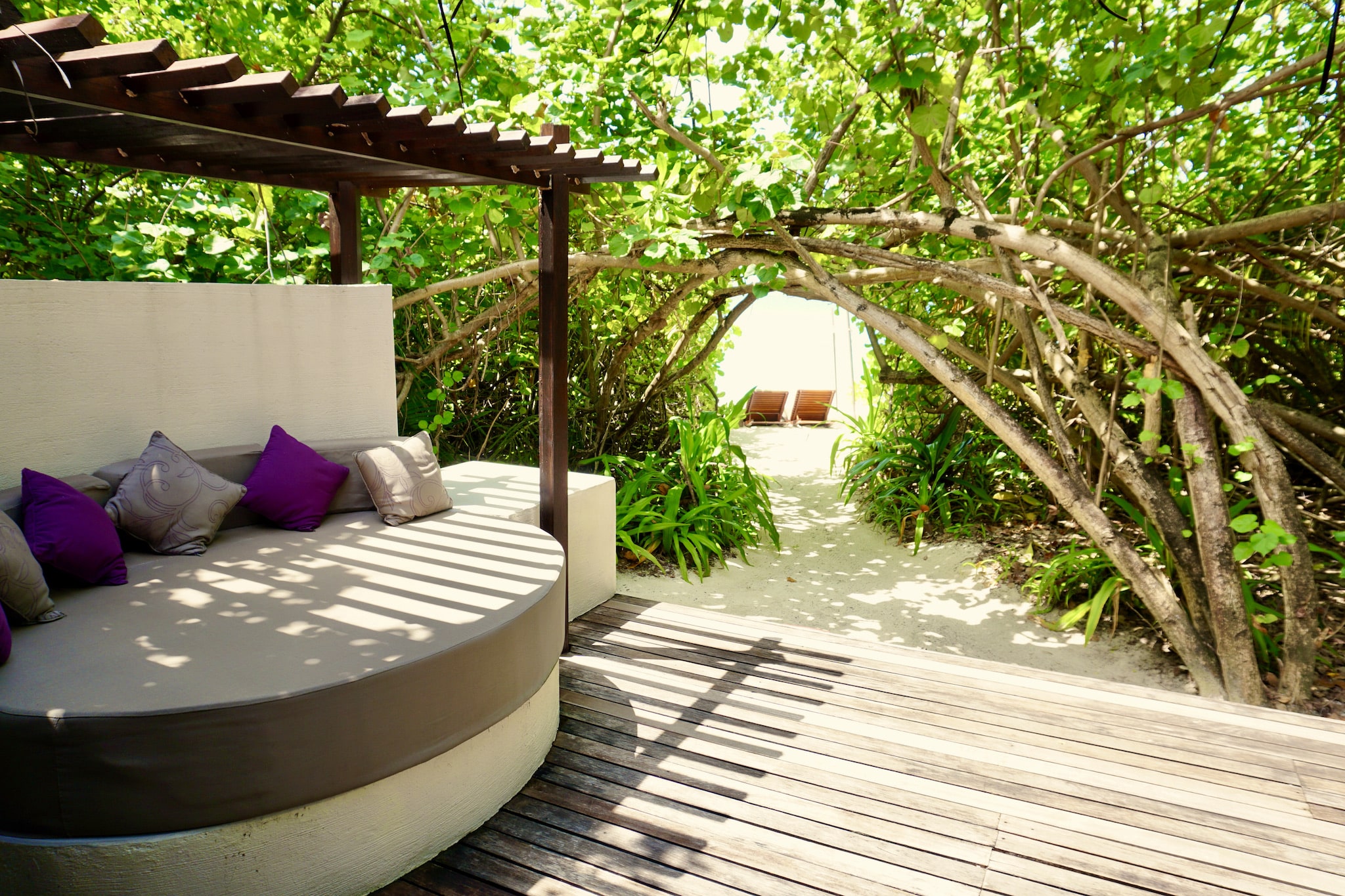 Het terras van een eilandvilla. Het is slechts een paar meter naar de zee. Foto: Sascha Tegtmeyer Reisverslag Coco Bodu Hithi Maldives-ervaringen