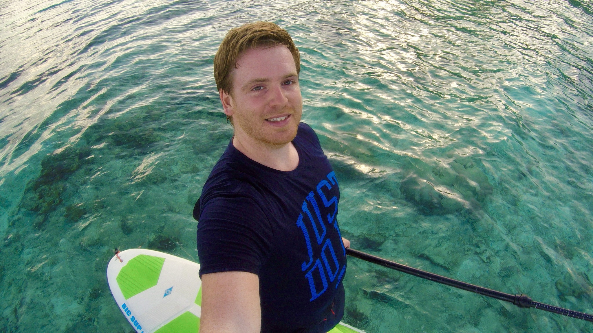 Terminé, mais heureux : À 32 degrés et plein de soleil, le stand up paddle aux Maldives vous fera transpirer. Photo : selfie