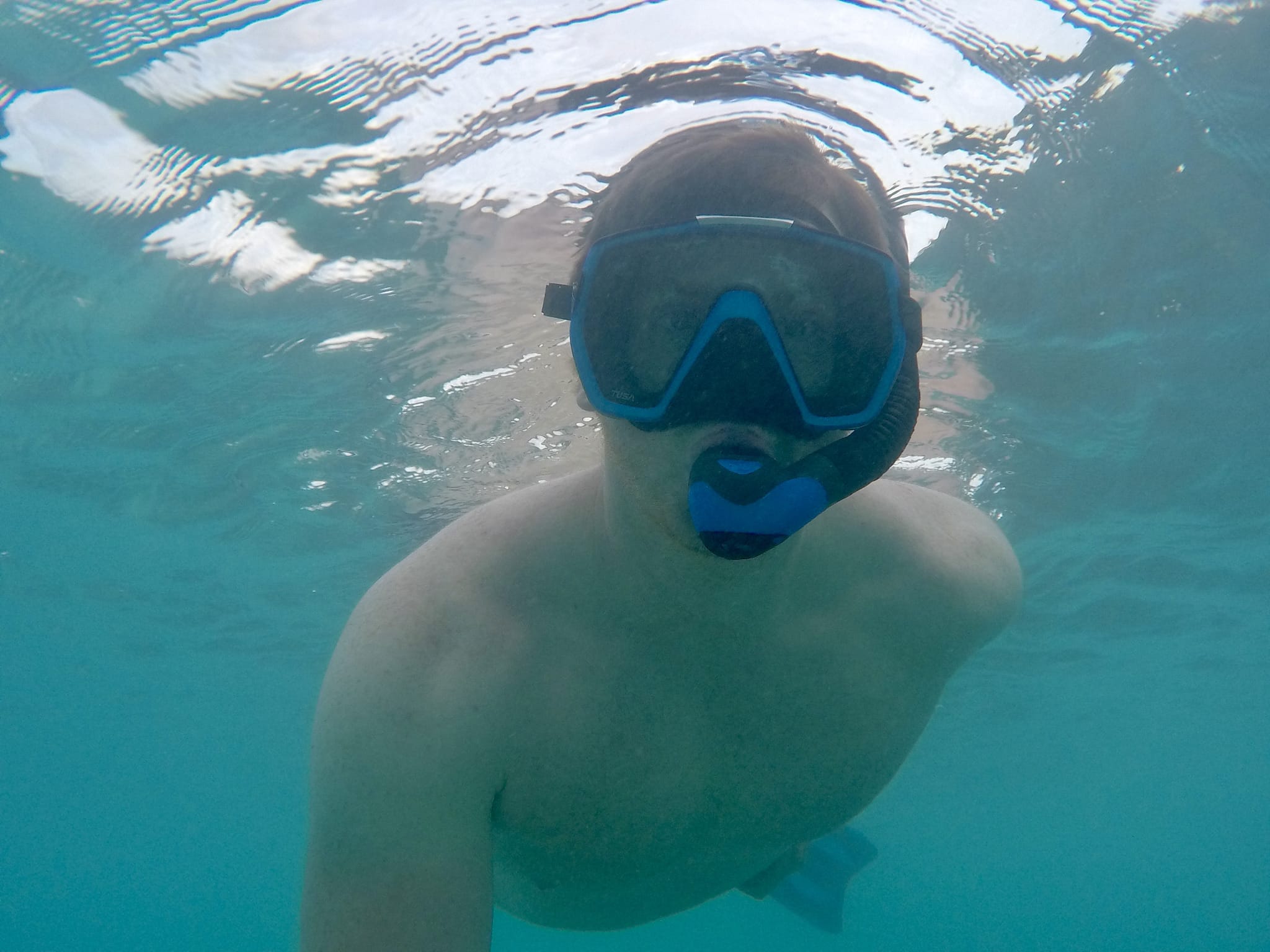 In de lagune van Coco Bodu Hithi kun je uren spetteren - soms spetteren, soms zwemmen, soms snorkelen. Reisverslag Coco Bodu Hithi Maldiven ervaringen