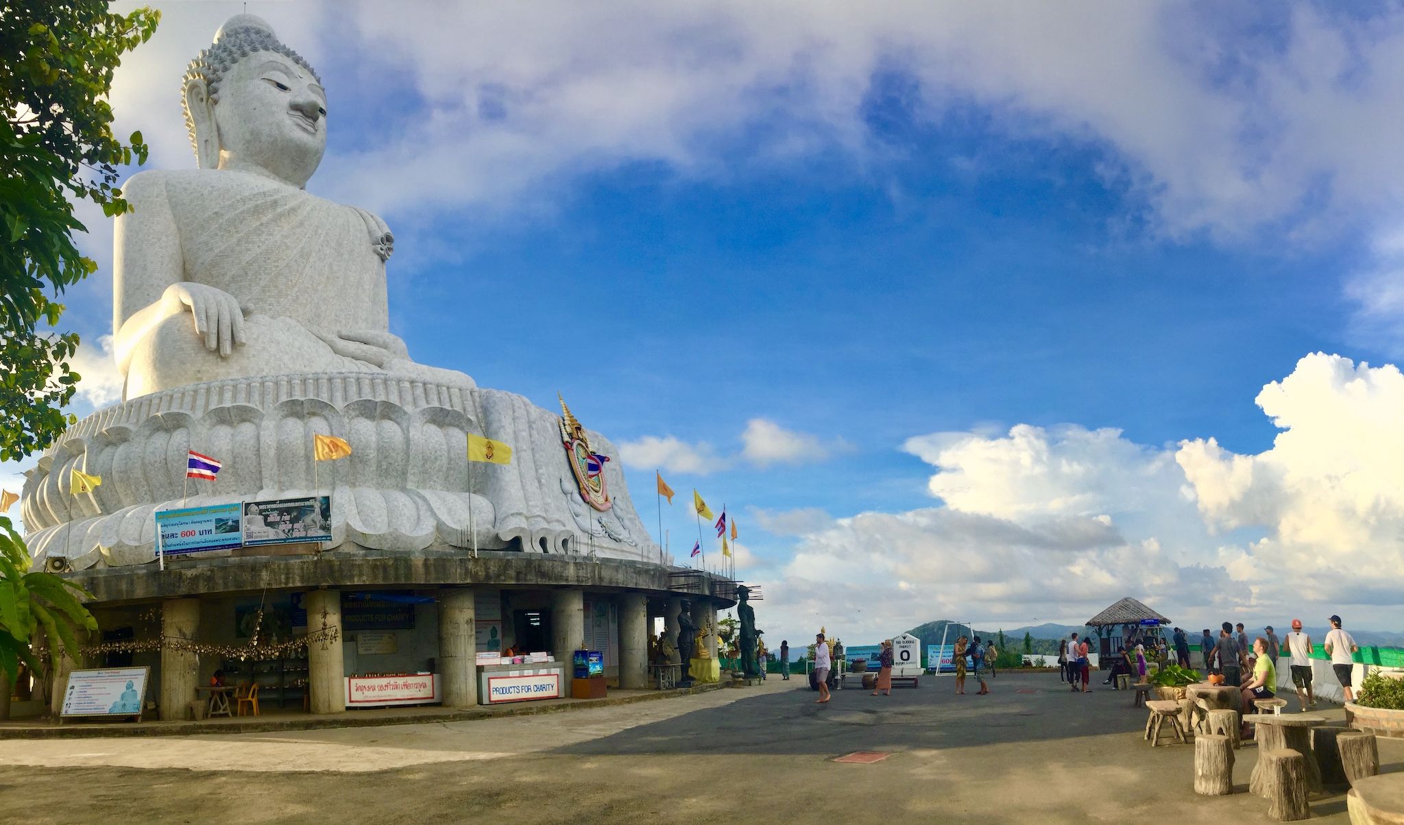 Le Grand Bouddha domine Phuket et constitue une excellente destination d'excursion que vous pouvez visiter en scooter. Photo : Sascha Tegtmeyer