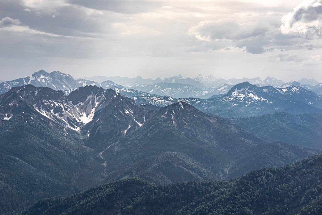 Grimper dans les Alpes est une façon de passer des vacances d'aventure en Allemagne. Photo: Unsplash