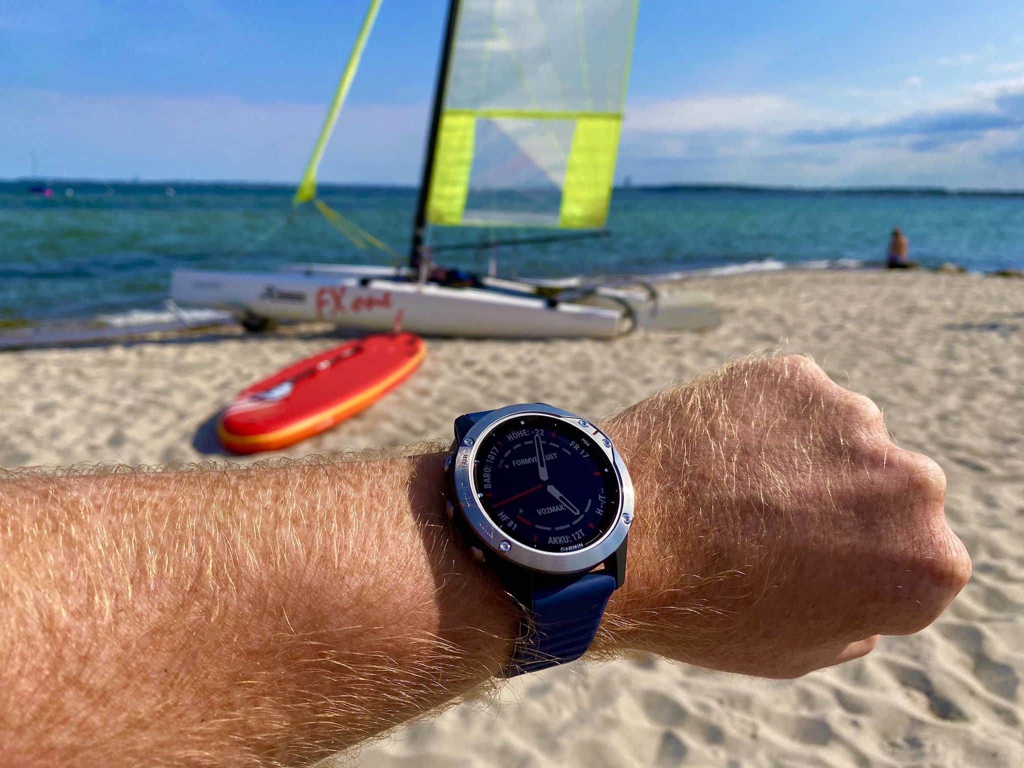 Eine Uhr für Segler und maritime Sportarten? Wir haben uns die Garmin quatix 6 im Test ausführlich angeschaut. Foto: Sascha Tegtmeyer