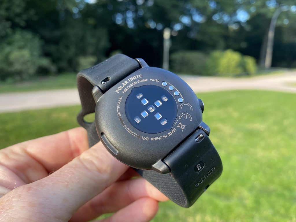 Il sensore di frequenza cardiaca ottico si trova nella parte inferiore dello smartwatch e funziona in modo molto affidabile come al solito dal produttore Polar. Foto: Sascha Tegtmeyer