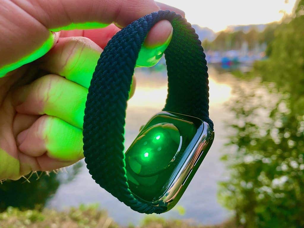 Apple Watch Solo Loop Test: Den flettede smartwatch-rem sidder perfekt på håndleddet. Foto: Sascha Tegtmeyer