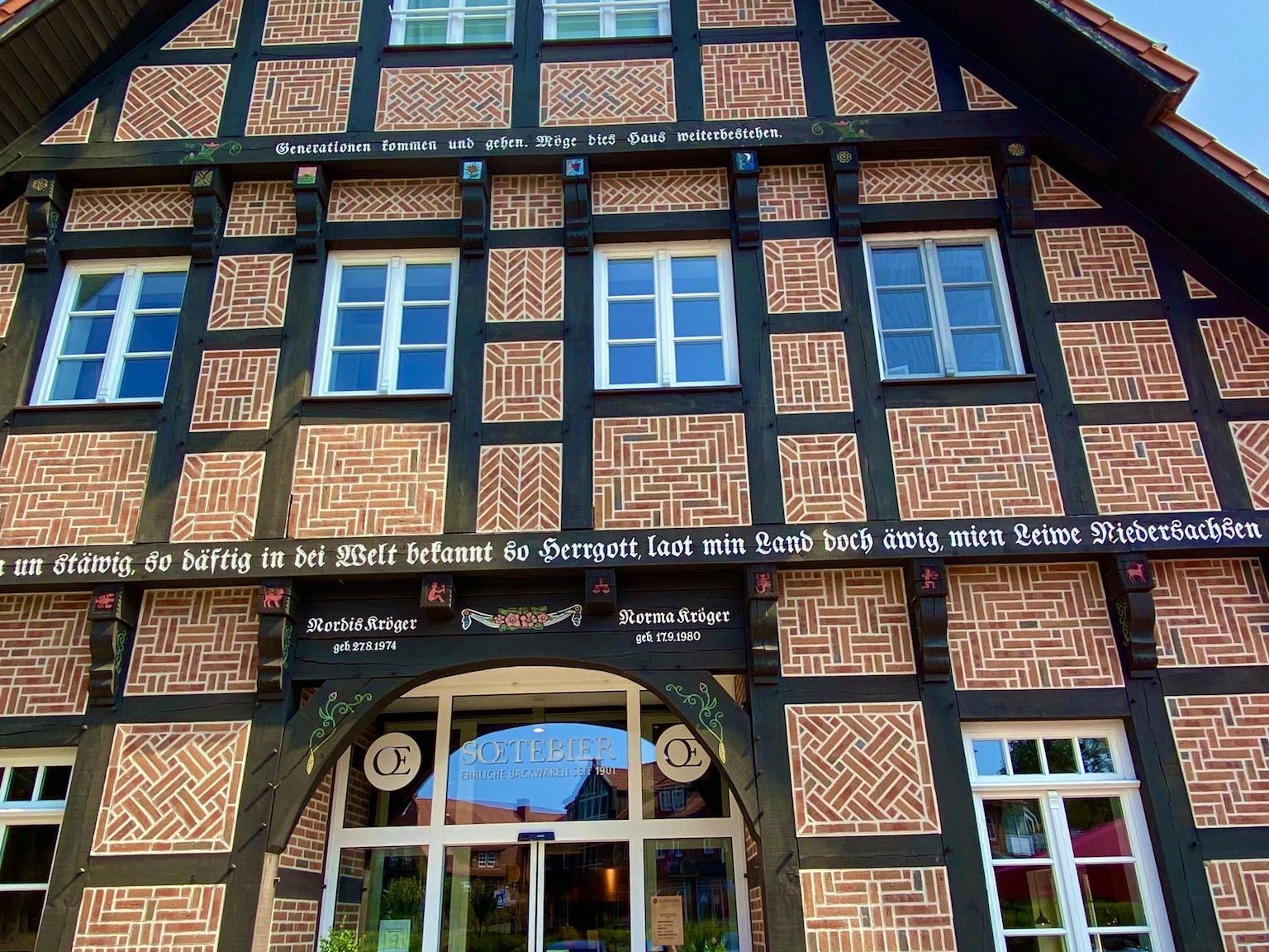 Met vakwerkhuizen vind je in de dorpen van de Lüneburger Heide veel typische Noord-Duitse architectuur. Foto: Sascha Tegtmeyer
