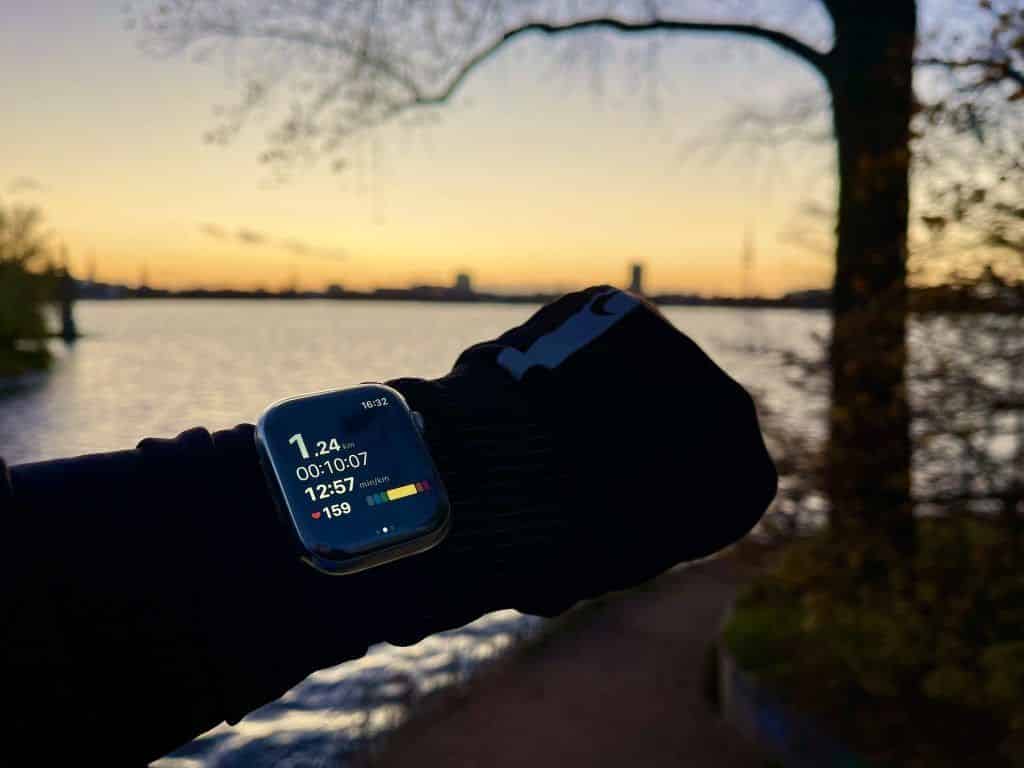 Especially when doing sports, outdoor activities and traveling, a Apple Watch Protective cover effectively protects the smartwatch from scratches and wounds. Photo: Sascha Tegtmeyer