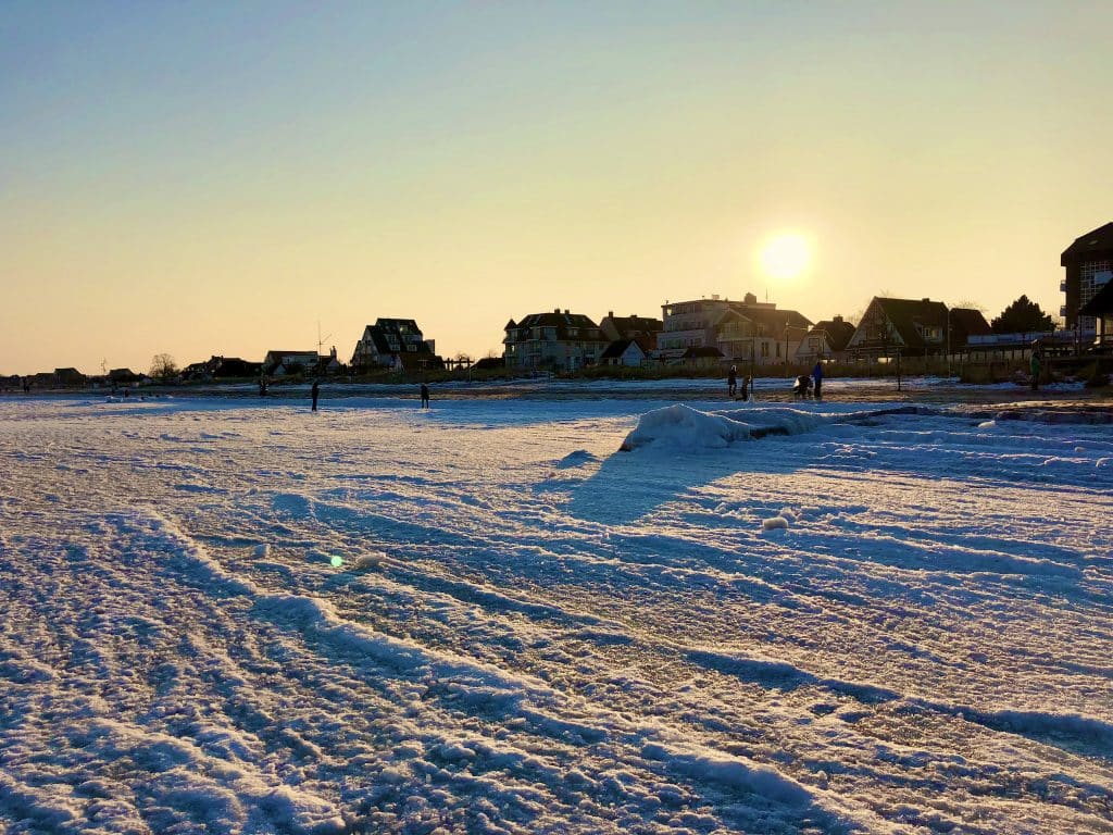A volte anche il mare si ghiaccia nei mesi freddi: condizioni ideali per una vacanza nel Mar Baltico in inverno. Foto: Sascha Tegtmeyer