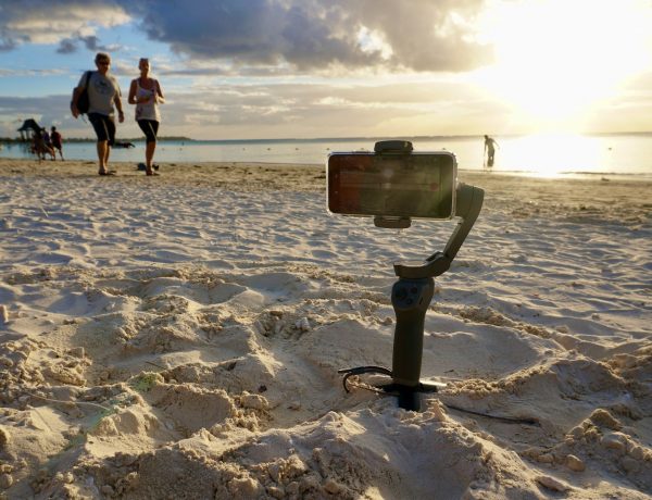 Reiseblog erstellen und Reiseblogger:in werden: Als Reisejournalist arbeitest du dort, wo andere Urlaub machen – aber am Ende des Tages ist es auch Arbeit. Im Bild: Strand auf Mauritius. Foto: Sascha Tegtmeyer