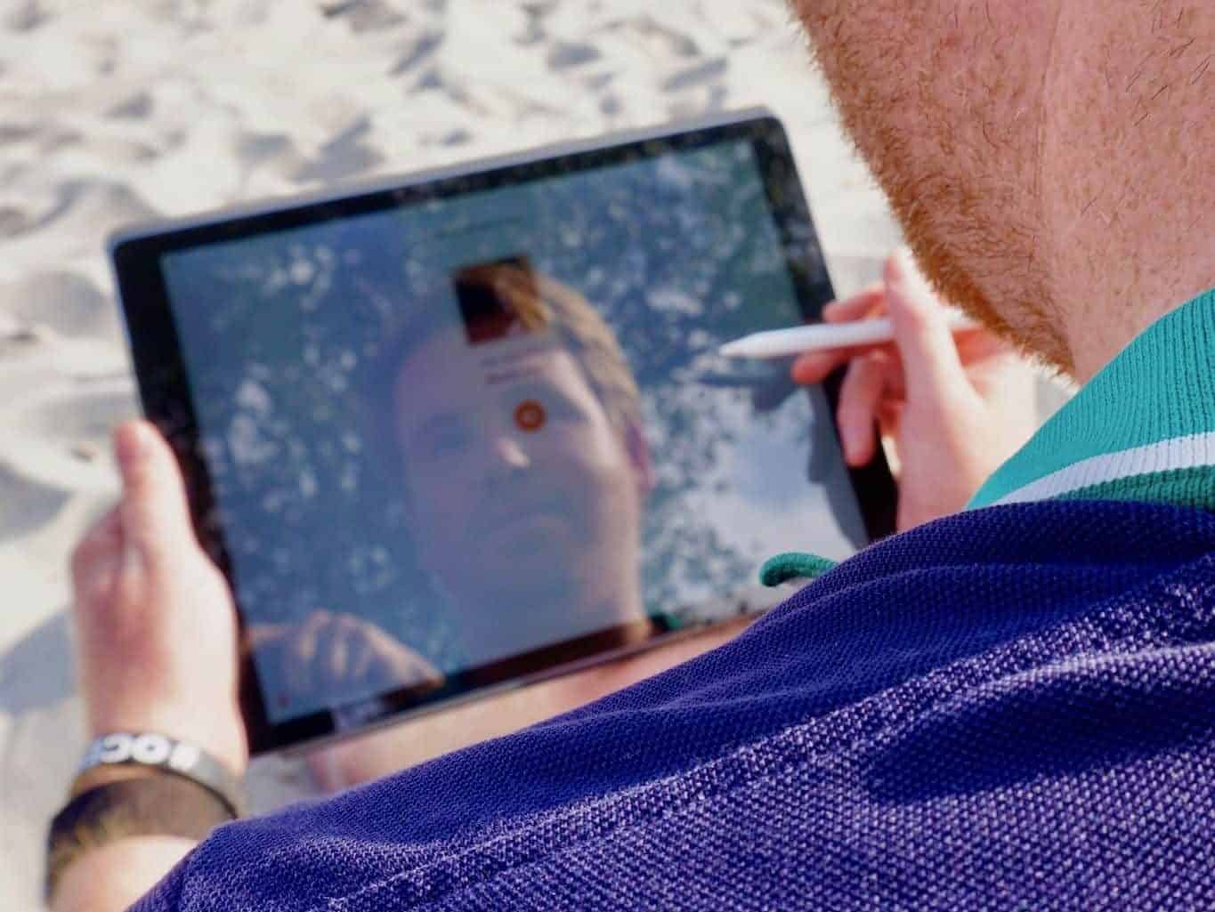 iPad Pro auf Reisen im Test: Wenn einem am Strand die besten Ideen kommen, sollte man mit dem Aufschreiben nicht lange warten. Foto: Luisa Praetorius
