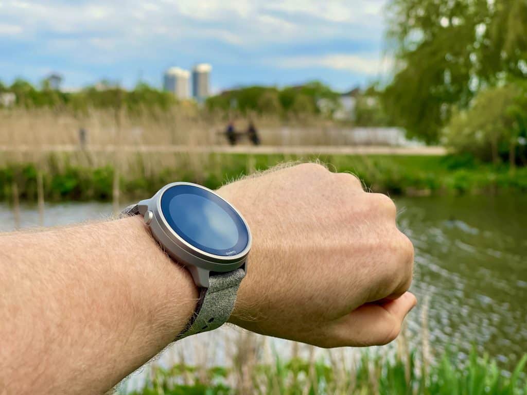 Suunto 7 Stone Gray Titanium in the test: the smartwatch for athletes has now become even more elegant. Photo: Sascha Tegtmeyer