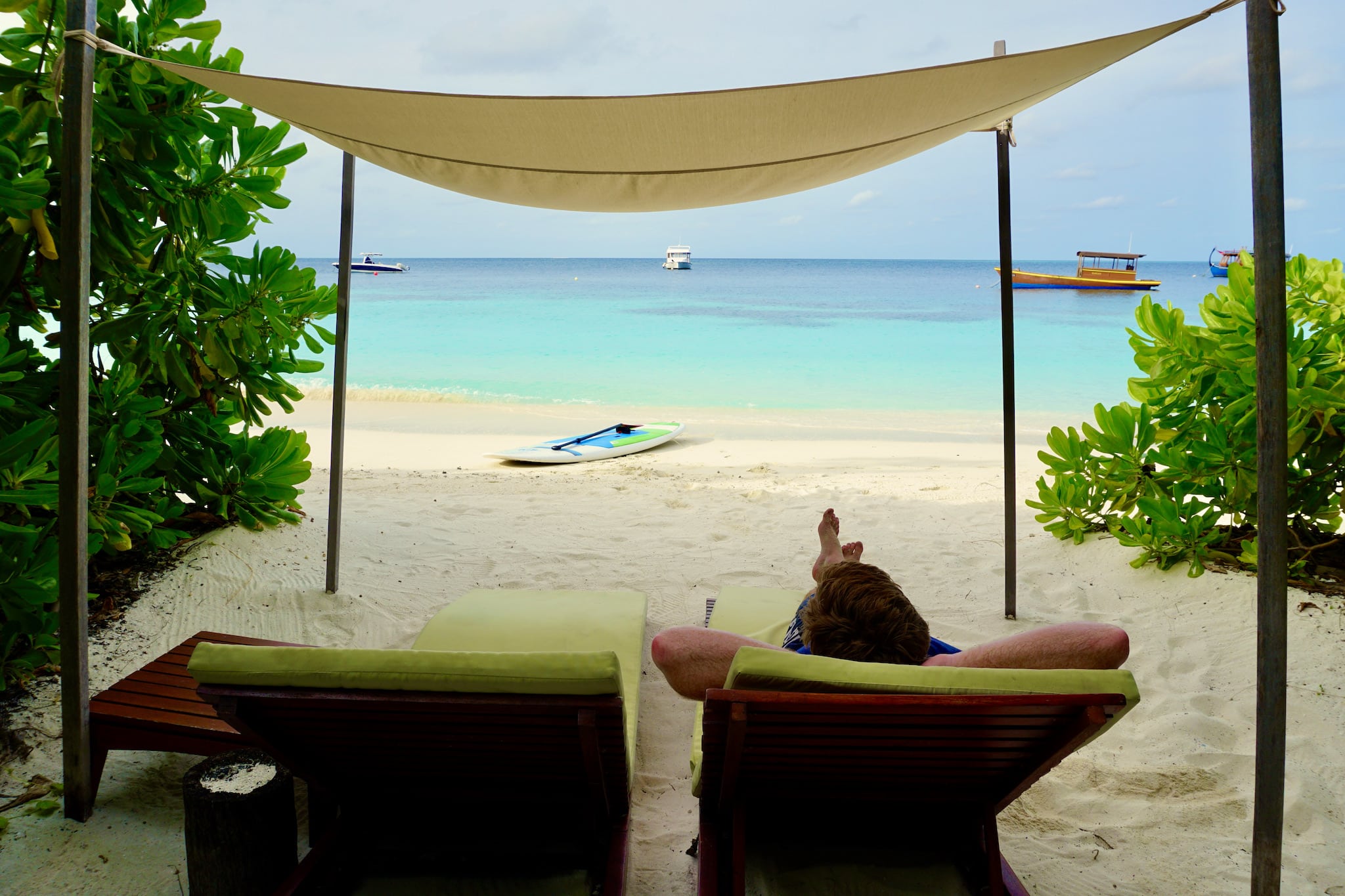 Einfach mal die Seele baumeln lassen und die tolle Unterkunft genießen – man muss auf den Malediven nicht unbedingt etwas unternehmen. Foto: Sascha Tegtmeyer Reisebericht Malediven Tipps