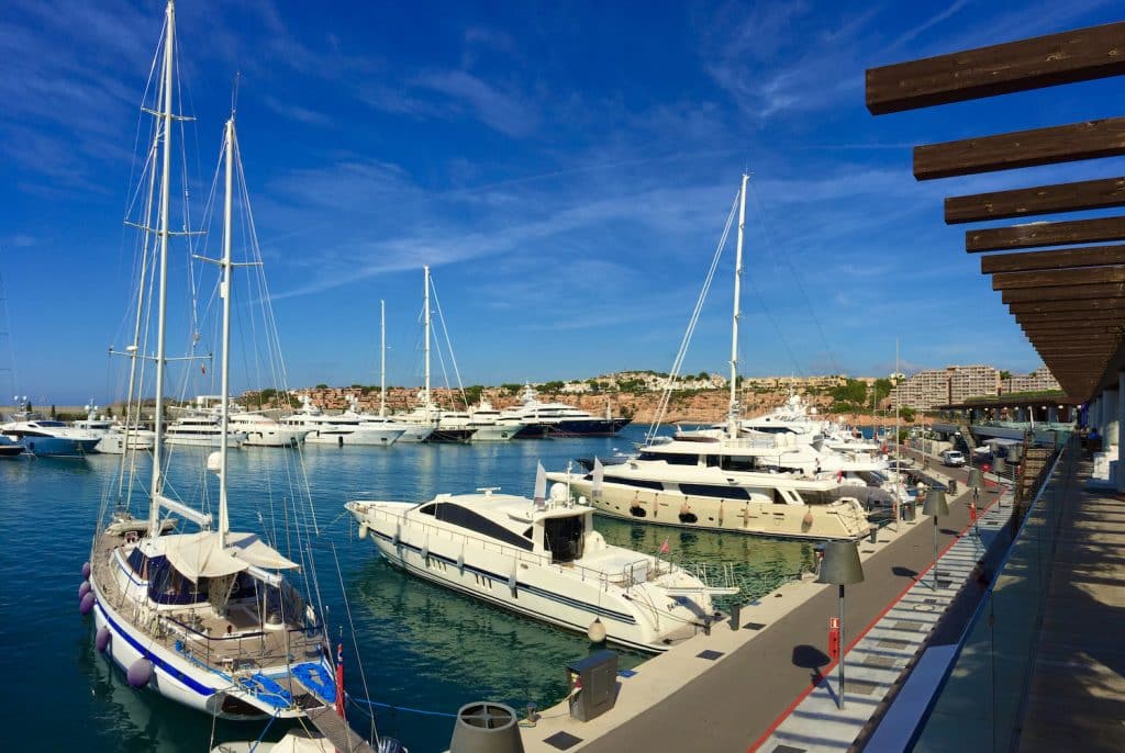 Der Yachthafen von Port Adriano befindet sich im Südwesten von Mallorca bei Santa Ponsa. Foto: Sascha Tegtmeyer