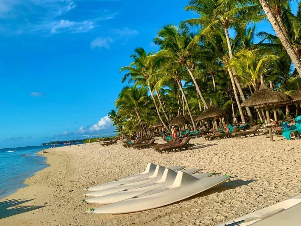 Auf Mauritius kann man wunderbar am Strand joggen gehen. © Sascha Tegtmeyer