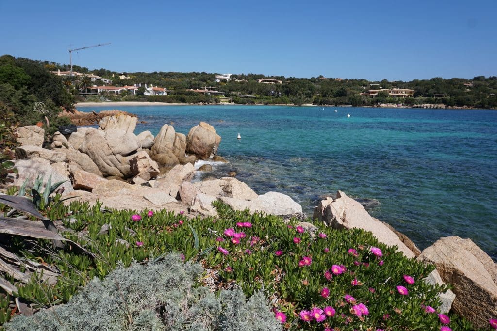 Sardinien ist ideal für günstigen Urlaub geeignet – insbesondere in der Nebensaison kann man viel Geld sparen. Foto: Sascha Tegtmeyer Günstiger Urlaub - Tipps - Günstig Reisen buchen