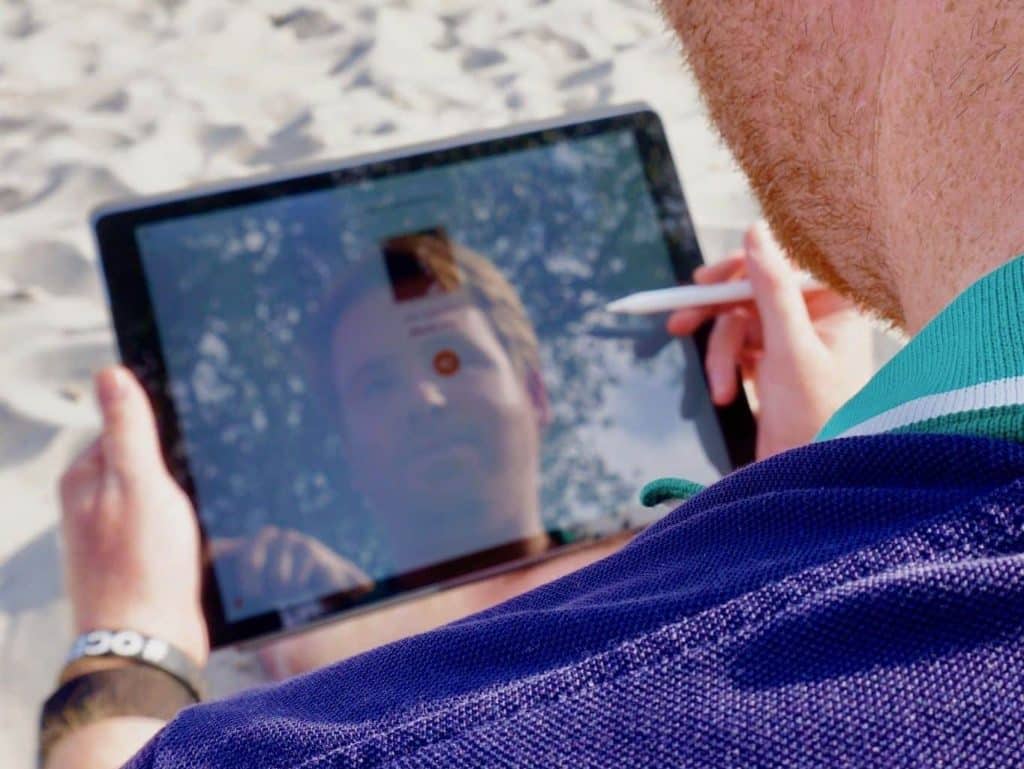 iPad Pro sur la route lors du test: si vous avez les meilleures idées sur la plage, vous ne devriez pas attendre longtemps pour écrire. Photo: Luisa Praetorius
