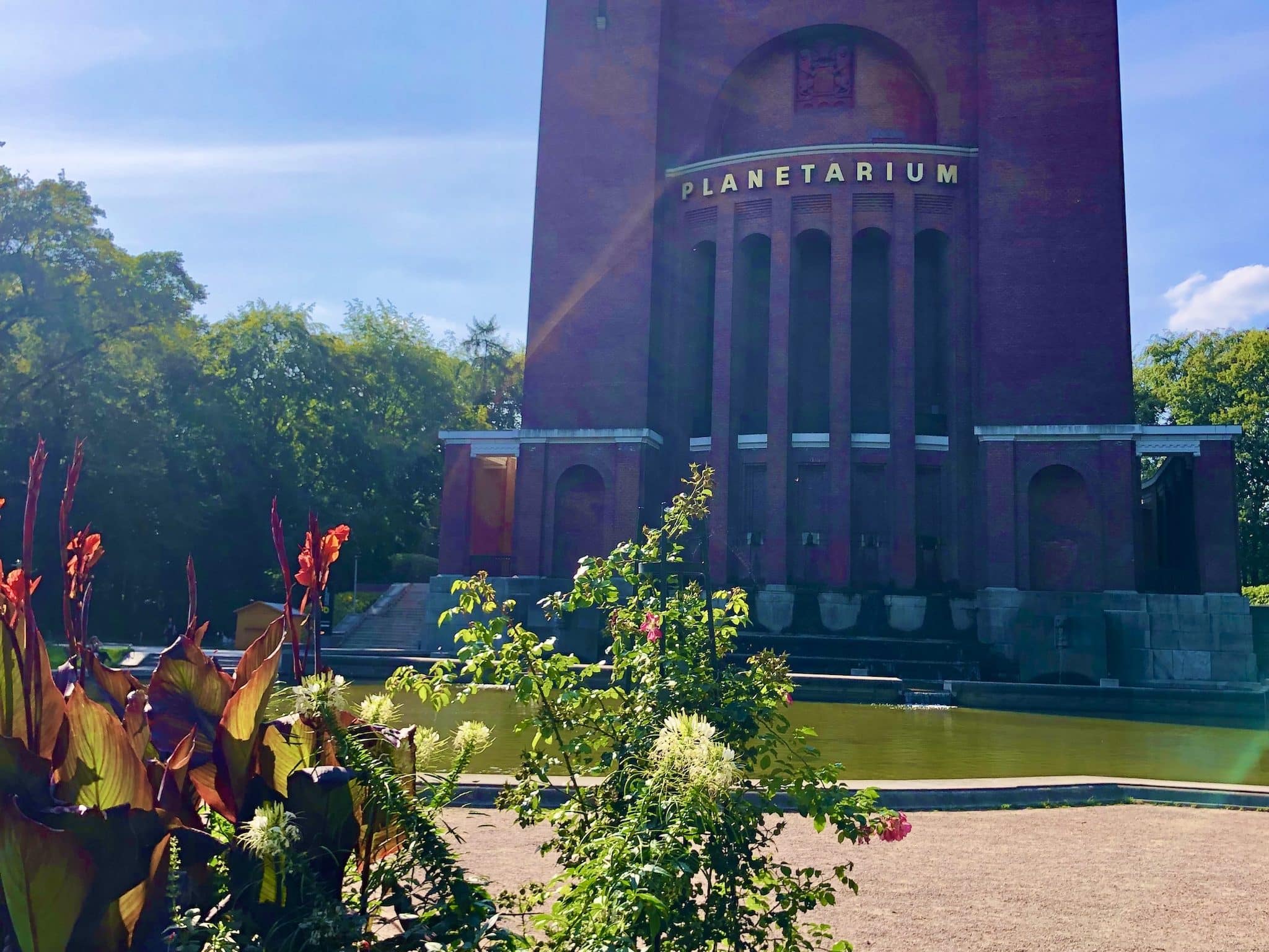 When jogging in the city park you can walk past the planetarium. Photo: Sascha Tegtmeyer