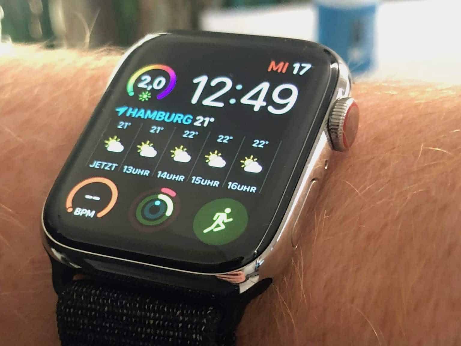 Apple Watch Series 4 mit Sportarmband: die Smartwatch ist von hinten bis vorn auf Gesundheit, Sportlichkeit und Aktivität getrimmt. Foto: Sascha Tegtmeyer
