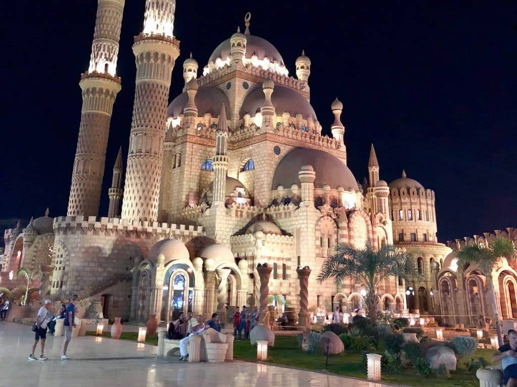 Sharm El Sheikh Reisebericht Tipps Die Al Mustafa Moschee ist das Zentrum der Altstadt. Foto: Sascha Tegtmeyer