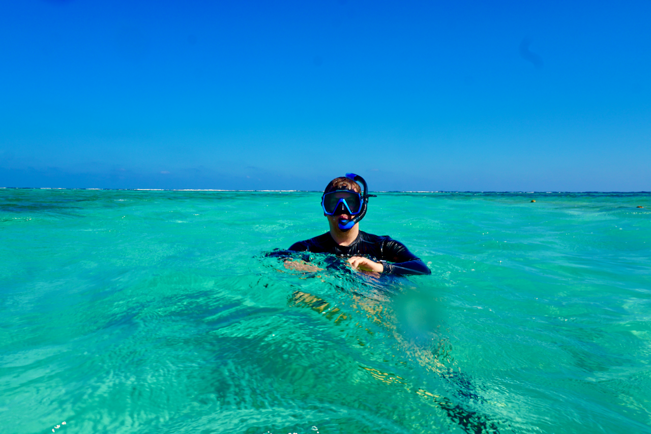 Schnorcheln im Urlaub Tipps – So macht's richtig Spaß 13 Wenn du schnorcheln gehst, musst du allerdings ein paar Dinge beachten. Zunächst einmal solltest du auf deine Umgebung achten und sicherstellen, dass du keine Meeresbewohner störst.
