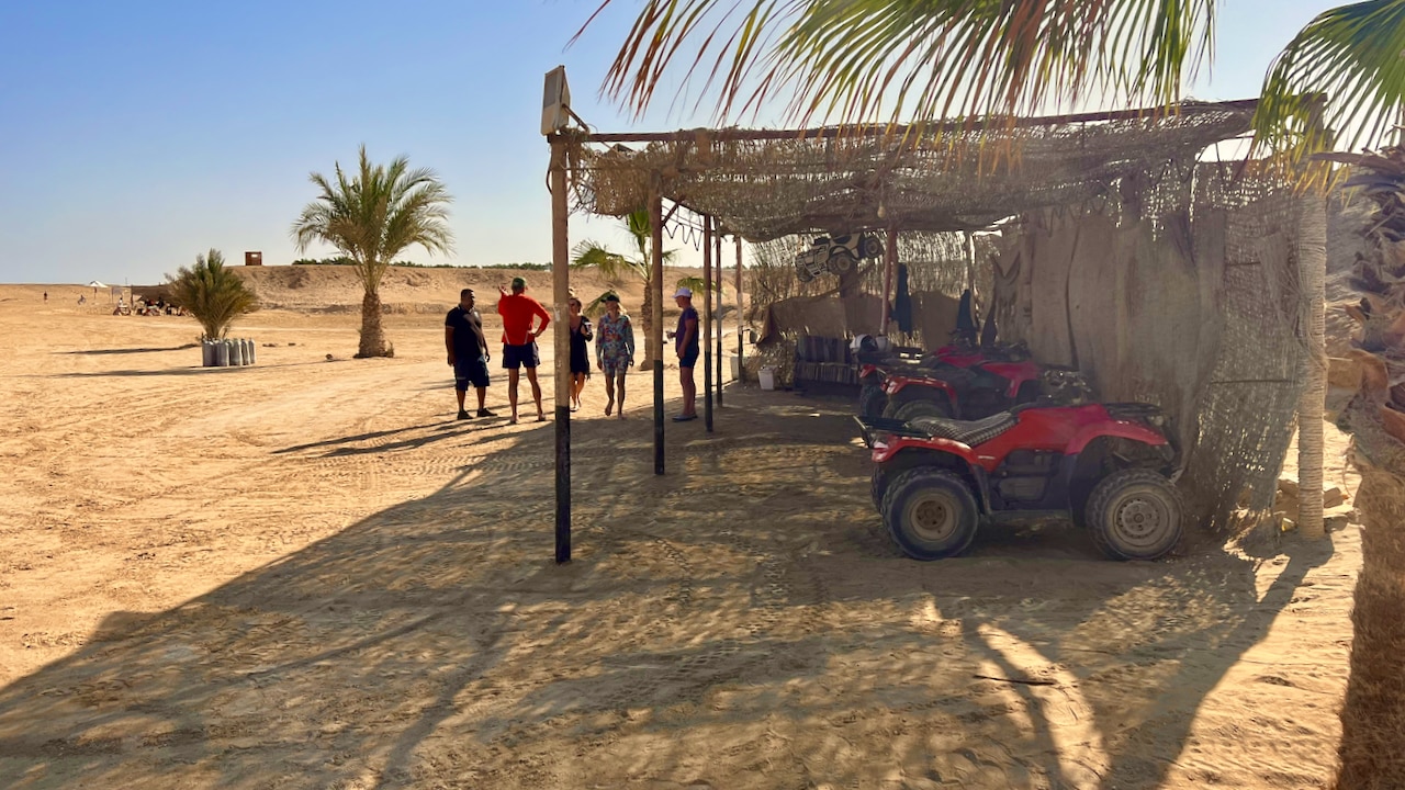 Quad-tur i Fayrouz Resort: Stationen ligger lige ved hotellet. Der tilbydes ture i ørkenen. Foto: Sascha Tegtmeyer Rejserapport Marsa Alam Tips Oplevelser Aktiviteter