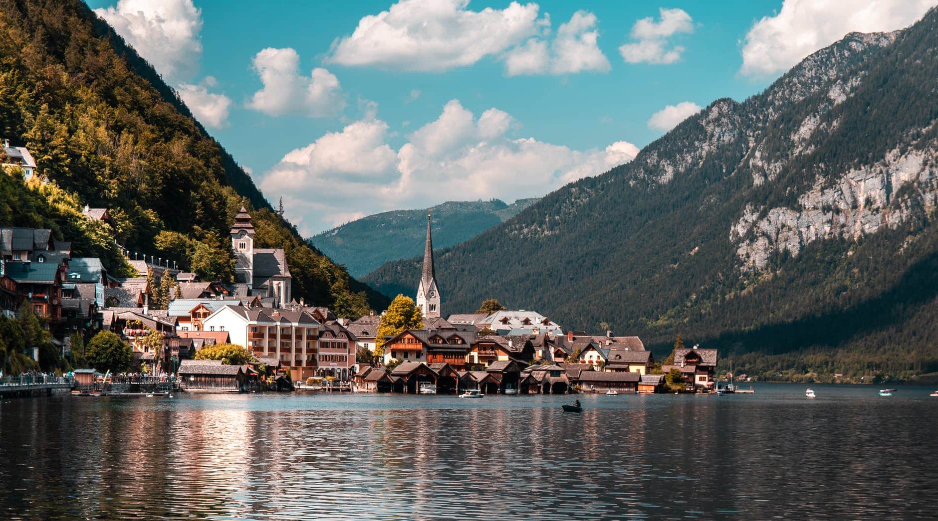 Egal, welche Art von Urlaub du suchst, du kannst ihn in Österreich finden. calm body of water