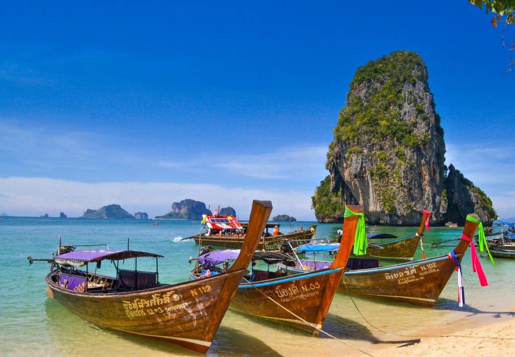 Wenn du auf der Suche nach einem exotischen und aufregenden Urlaub bist, das dir ordentlich Abenteuer bietet und die Entdeckerin in dir weckt, dann ist Thailand das perfekte Reiseziel für dich. Was sind die schönsten Reiseziele – Tipps Erfahrungen