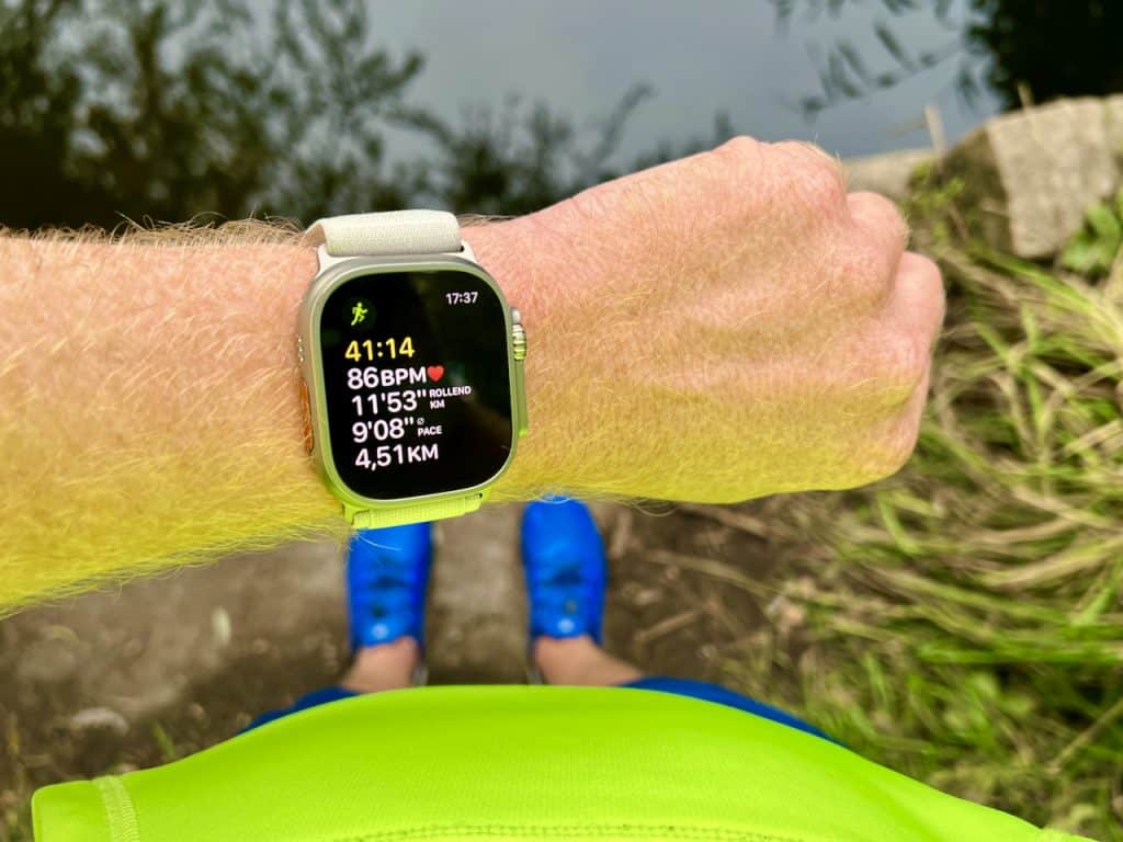 Die Apple Watch zeichnet alle Trainings auf und dokumentiert deinen Trainingsfortschritt – das unterstützt mich dabei, fit zu werden und Gewicht zu verlieren.