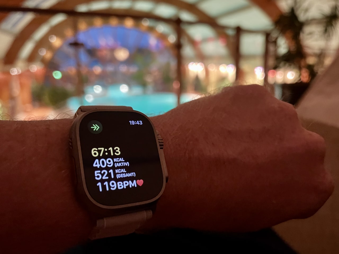 I wear these Apple Watch Ultra in the sauna in a similar way as described above, by wrapping a towel around it and shielding the watch casing from the heat. Photo: Sascha Tegtmeyer