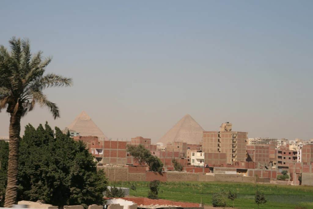 Cairo almost reaches the pyramids of Giza. Photo: Sascha Tegtmeyer