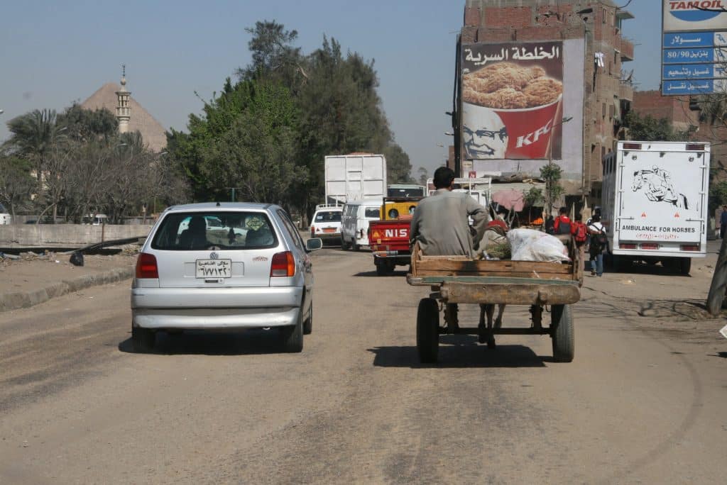 Verkeer in Caïro – de stad is gigantisch, maar zeker een van de mooiste plekken in Egypte. Foto: Sascha Tegtmeyer